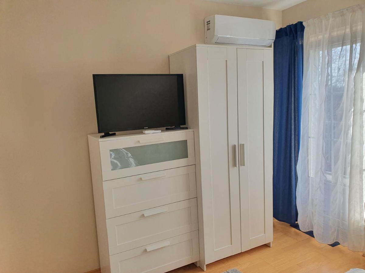 Airport Apartman Вечеш Экстерьер фото