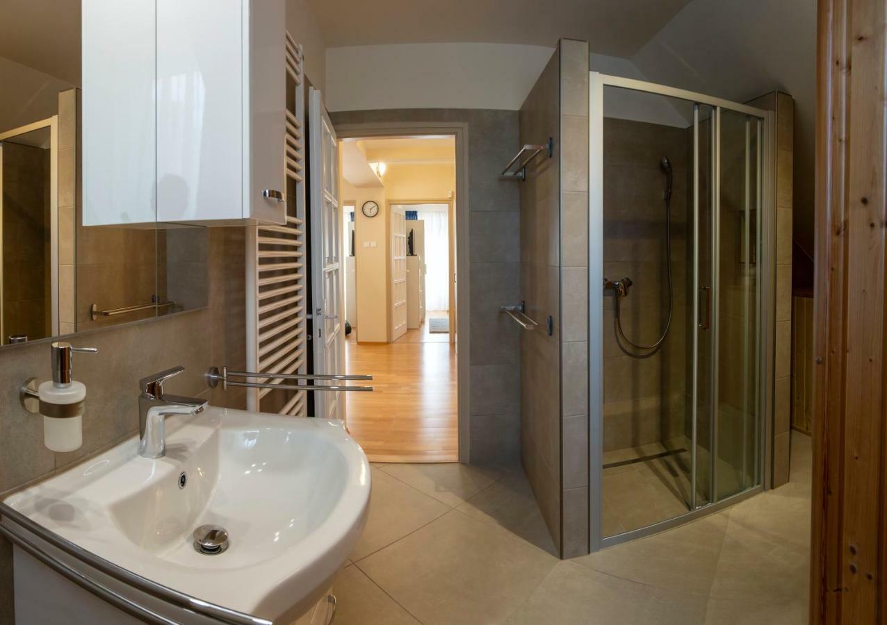 Airport Apartman Вечеш Экстерьер фото