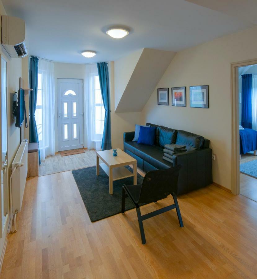 Airport Apartman Вечеш Экстерьер фото
